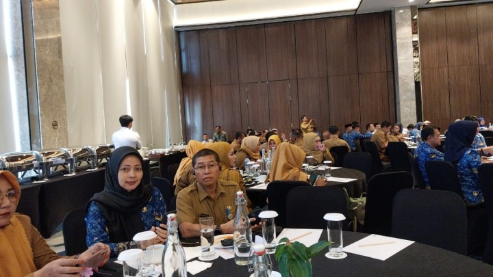 Senin, 29 Oktober 2024, Lurah menghadiri kegiatan rapat pembahasan kamus usulan masyarakat dan DPRD Kota Samarinda di Crystal 3 Hotel Mercure Samarinda