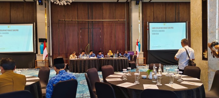 Senin, 29 Oktober 2024, Lurah menghadiri kegiatan rapat pembahasan kamus usulan masyarakat dan DPRD Kota Samarinda di Crystal 3 Hotel Mercure Samarinda