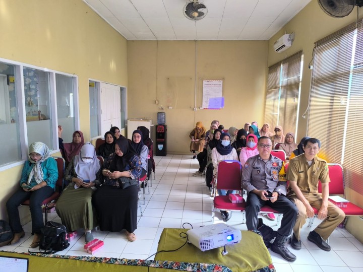 Senin, 29 Oktober 2024, Kasie Kesra menghadiri kegiatan acara validasi dan evaluasi BIKIN dan survey mawas diri kelurahan Karang Anyar di Piuskesmas Wonorejo Samarinda.
