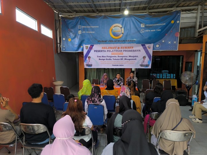 Kamis, 31 Oktober 2024, Lurah dan Kasie Kesra Menghadiri acara penutupan pelatihan probebaya pemberdayaan tahun 2024 di Kantor LPK Cendana Samarinda