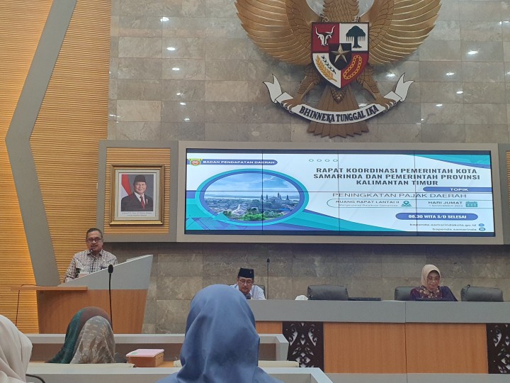 Jumat, 01 Oktober 2024, Kasie Pemerintahan dan Umum menghadiri kegiatan Rapat Koordinasi Peningkatan Pajak Daerah Pemerintah Kota Samarinda dan Pemerintah Provinsi Kalimantan Timur di Balaikota Samarinda