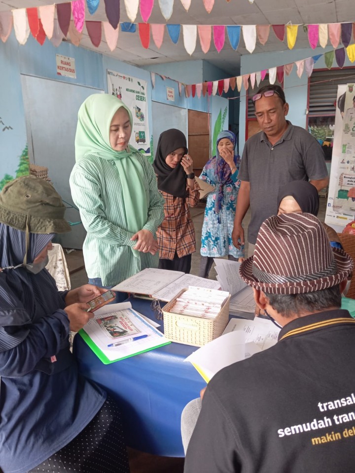 Jumat, 01 November 2024, Lurah bersama Kasie Ekobang mendampingi tim penilaian Bank Sampah dari Dinas Lingkungan Hidup Pemprov Kaltim dan Kota Samarinda ke Bank Ramli RT.002 dan RT.012.