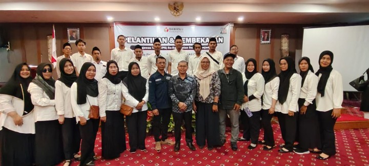 Minggu, 03 November 2024, Lurah menghadiri kegiatan Pelantikan Pengawas TPS Pada Pilkada 2024