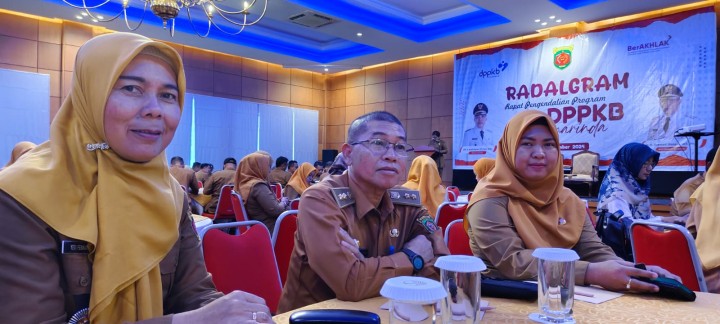 Senin, 04 November 2024, Lurah menghadiri kegiatan Rakor Radalgram DPPKB Kota Samarinda di Puri Senyiur Hotel Samarinda.