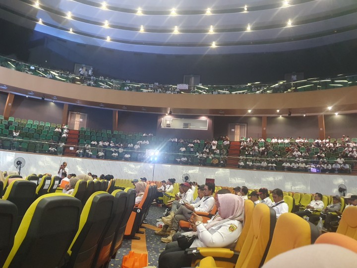 Rabu, 07 November 2024, Kasie Pemerintahan dan Staf menghadiri kegiatan pelantikan PAM TPS Pilkada 2024 di Convention Hall Sempaja Samarinda