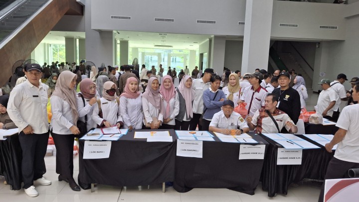 Rabu, 07 November 2024, Kasie Pemerintahan dan Staf menghadiri kegiatan pelantikan PAM TPS Pilkada 2024 di Convention Hall Sempaja Samarinda