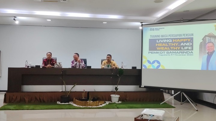Rabu, 07 November 2024, Lurah menghadiri kegiatan Pembekalan Masa Pensiun bagi ASN Pensiun Kota Samarinda di Kota Yogyakarta.