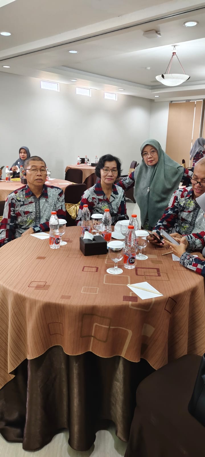 Rabu, 07 November 2024, Lurah menghadiri kegiatan Pembekalan Masa Pensiun bagi ASN Pensiun Kota Samarinda di Kota Yogyakarta.