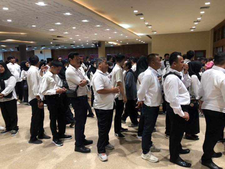 Kamis, 07 November 2024, Seklur bersama PPS dan Sekretariat PPS Karang Anyar menghadiri kegiatan Pelantikan Petugas KPPS se Kecamatan Sungai Kunjang di Islamic Center Samarinda.