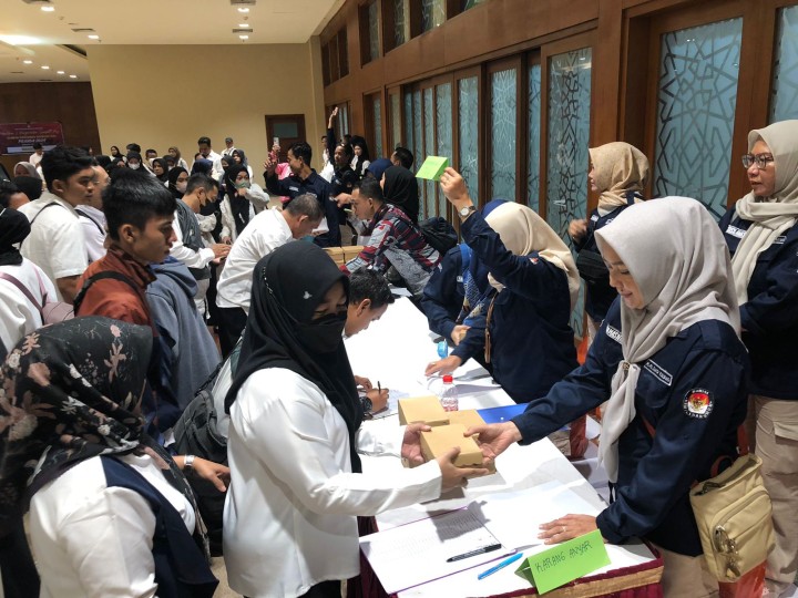 Kamis, 07 November 2024, Seklur bersama PPS dan Sekretariat PPS Karang Anyar menghadiri kegiatan Pelantikan Petugas KPPS se Kecamatan Sungai Kunjang di Islamic Center Samarinda.