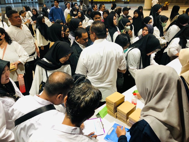 Kamis, 07 November 2024, Seklur bersama PPS dan Sekretariat PPS Karang Anyar menghadiri kegiatan Pelantikan Petugas KPPS se Kecamatan Sungai Kunjang di Islamic Center Samarinda.