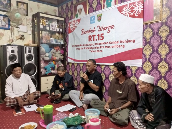 Selasa, 19 November 2024, Lurah dengan ditemani Seklur dan Staf menghadiri kegiatan Rembuk warga RT 15 di jl Tengkawang Gg H Maslan RT.015