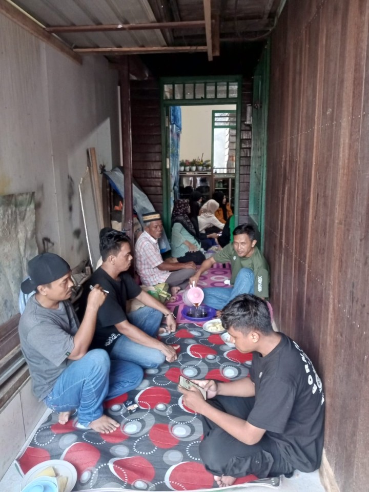 Rabu, 20 November 2024, Lurah dengan ditemani Seklur menghadiri kegiatan Rembuk Warga RT.021 di Jalan Ulin RT.021