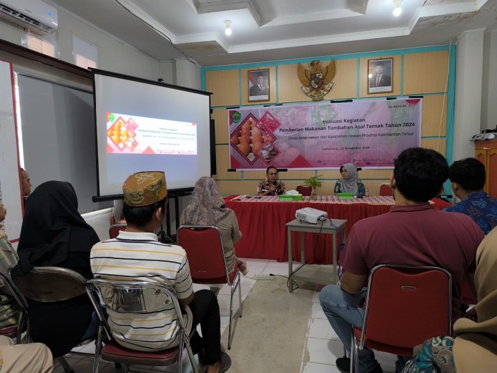 Jumat, 22 November 2024, Kasie Kesra menghadiri kegiatan Acara Evaluasi Kegiatan Pemberian Makanan Tambahan Asal Ternak Tahun 2024 di Kantor Kecamatan Sungai Kunjang
