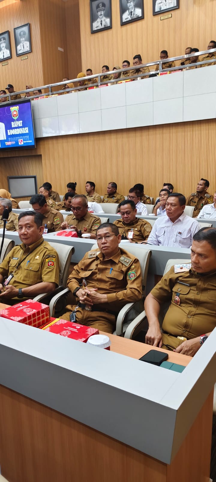 Senin, 25 November 2024, Lurah menghadiri kegiatan Rakor bersama Wali Kota Samarinda di Balaikota Samarinda