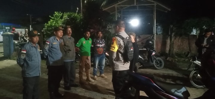 Selasa, 26 November 2024, Lurah bersama Bhabinkamtibmas, Cadum dan Linmas Kelurahan melakukan pengecekan TPS-TPS di wilayah Kelurahan Karang Anyar
