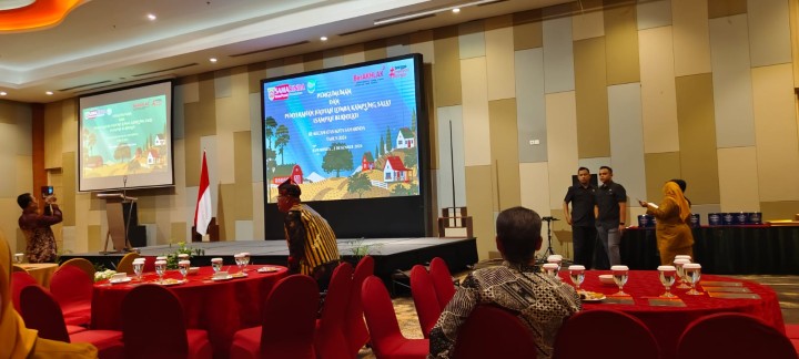 Senin, 02 Desember 2024, Lurah bersama Kasie Ekobang dan pengurus Bank Ramli Berseri RT.002 Karang Anyar menghadiri kegiatan Pemenang Kampung Salai Tk.Kota Samarinda Tahun 2024 di Hotel Harris Samarinda.