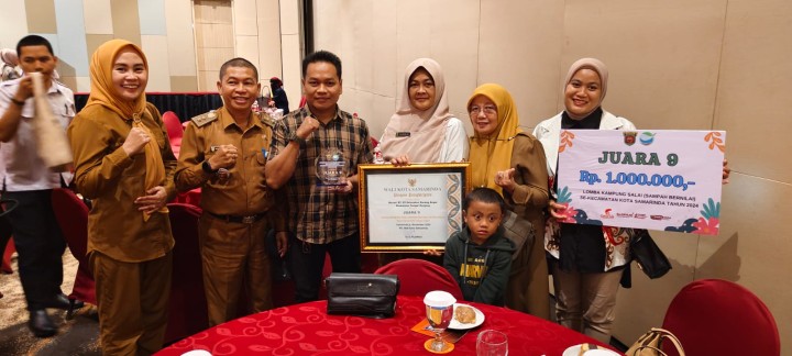 Senin, 02 Desember 2024, Lurah bersama Kasie Ekobang dan pengurus Bank Ramli Berseri RT.002 Karang Anyar menghadiri kegiatan Pemenang Kampung Salai Tk.Kota Samarinda Tahun 2024 di Hotel Harris Samarinda.