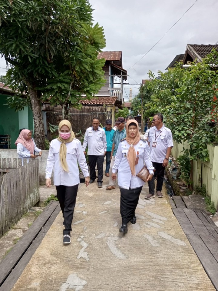 Rabu, 04 Desember 2024, Seklur bersama Kasie Kesra dan Kasie Ekobang mendampingi  Monitoring kegiatan probebaya tahun 2024 di RT 15 (pemberdayaan) dan di RT 19,20,21 (infrastruktur) kelurahan karang anyar oleh team kecamatan sungai kunjang.