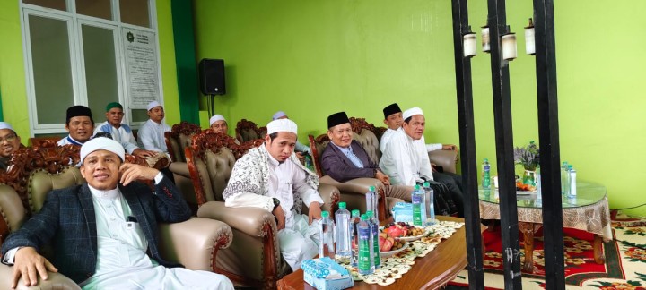 Minggu, 15 Desember 2024, Lurah Menghadiri wisuda tahfidz daarul huffadz di Jalan Kahoi 2A RT.35 Karang Anyar