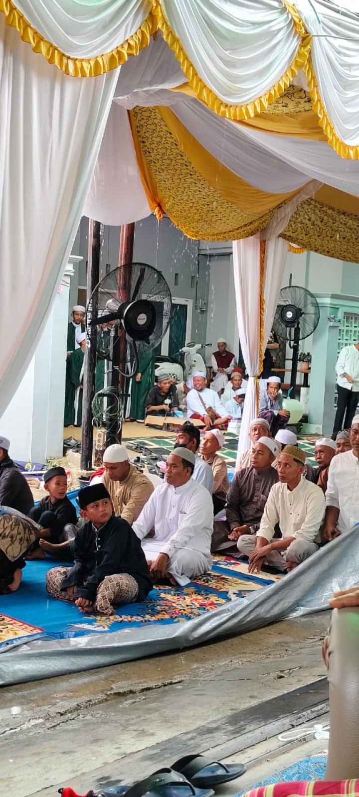 Minggu, 15 Desember 2024, Lurah Menghadiri wisuda tahfidz daarul huffadz di Jalan Kahoi 2A RT.35 Karang Anyar