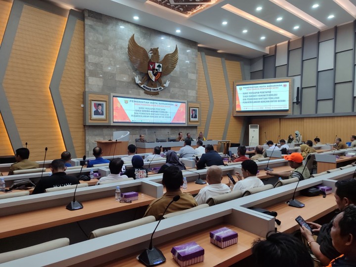 Selasa, 24 Desember 2024 Seklur menghadiri kegiatan Rapat Persiapan Penetapan Siaga Darurat Hidrometeorologi Dan Pemberian Bantuan Peralatan Penanggulangan Bencana Untuk Katana, Pelaksana BPBD Kota Samarinda bertempat di Ruang Mangkupelas Lt. II Balaikota Samarinda.