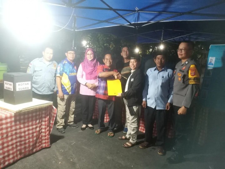 Senin, 06 Januari 2024 Pemilihan ketua RT 33 Kel. Karang anyar masa periode 2025-2030, selamat atas terpilihnya kembali bpk Agustiansyah sebagai ketua RT 33 kelurahan karang anyar terpilih untuk masa periode 2025-2030