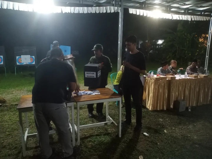 Rabu, 08 Januari 2025 Acara pemilihan ketua RT 28 di Jalan Kahoi 10  , selamat atas terpilihnya kembali bpk Abdul Munir sebagai ketua RT 28 Kel. Karang Anyar  terpilih untuk masa periode 2025-2030.