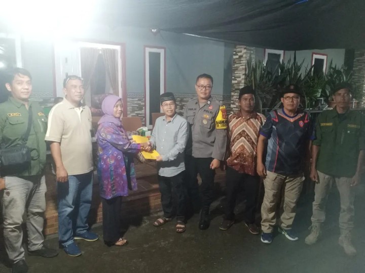 Jumat, 10 Januari 2024, Lurah beserta Seklur, Kasie Pemerintahan dan Staf menghadiri Acara pemilihan Ketua RT 34 di Jalan Kahoi B7. Selamat atas terpilihnya ibu Rachmawaty sebagai Ketua RT 34 kel. Karang anyar terpilih untuk masa periode 2025-2030