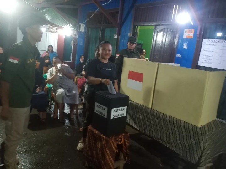 Jumat, 10 Januari 2024, Lurah beserta Seklur, Kasie Pemerintahan dan Staf menghadiri Acara pemilihan Ketua RT 34 di Jalan Kahoi B7. Selamat atas terpilihnya ibu Rachmawaty sebagai Ketua RT 34 kel. Karang anyar terpilih untuk masa periode 2025-2030