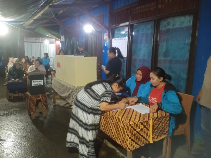 Jumat, 10 Januari 2024, Lurah beserta Seklur, Kasie Pemerintahan dan Staf menghadiri Acara pemilihan Ketua RT 34 di Jalan Kahoi B7. Selamat atas terpilihnya ibu Rachmawaty sebagai Ketua RT 34 kel. Karang anyar terpilih untuk masa periode 2025-2030