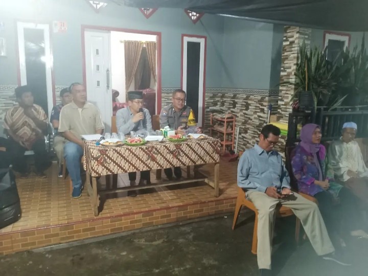 Jumat, 10 Januari 2024, Lurah beserta Seklur, Kasie Pemerintahan dan Staf menghadiri Acara pemilihan Ketua RT 34 di Jalan Kahoi B7. Selamat atas terpilihnya ibu Rachmawaty sebagai Ketua RT 34 kel. Karang anyar terpilih untuk masa periode 2025-2030