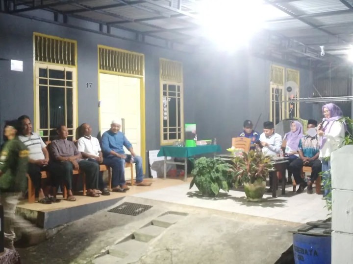 Rabu, 15 Januari 2025 Lurah beserta Seklur, Kasie Pemerintahan dan Staf serta FKPM Kelurahan menghadiri acara Pemilihan ketua RT 08 di Jalan Cendana Gang 06 .. Selamat atas terpilihnya bapak Lasiyo sebagai ketua RT 08 terpilih masa periode 2025-2030
