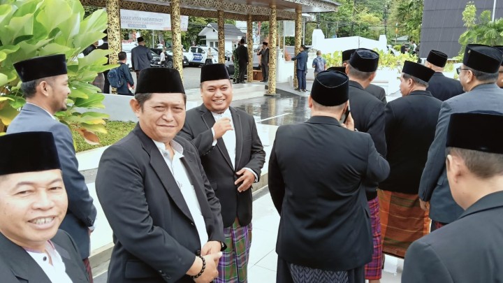 Kamis, 24 Januari 2024, Lurah mengikuti kegiatan Ziarah ke Makam Taman Pahlawan dan ke Makam Daeng Mangkona dalam rangka Hut Jadi Kota dan Pemerintah Kota Samarinda tahun 2025.