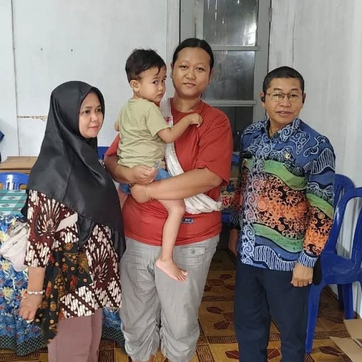 Kamis, 06 Februari 2025 Kunjungan Lurah bersama Ketua dan anggota PKK Kel. Karang anyar  ke kegiatan rutin bulanan posyandu Rt 16 di Jalan Meranti gang 2