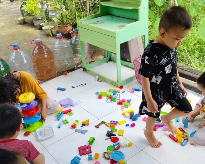 Jumat, 07 Februari 2025 Kunjungan Lurah bersama Ketua PKK dan anggota PKK kelurahan karang anyar pada kegiatan rutin bulanan Posyandu Amalia RT.33 - Jalan Rimbawan 1