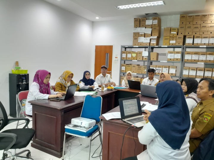 Selasa, 11 Februari 2025,  Kerurahan Mengikuti Klinik kelas penyusunan daftar usul musnah arsip di Kantor Dinas Perpustakaan dan Arsip bDaerah Kota Samarinda