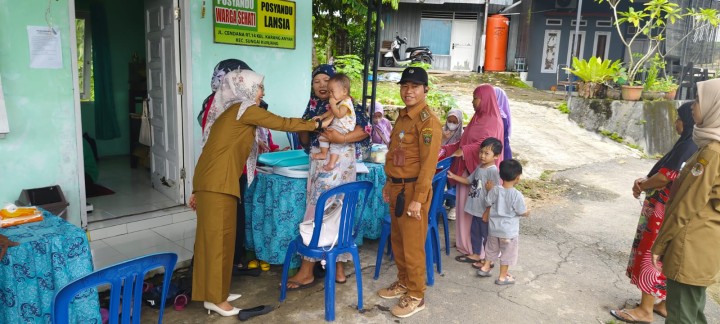 Selasa, 11 Februari 2025 Lurah bersama Ketua TP PKK dan Anggota melakukan kunjungan kerja ke Posyandu Warga Sehati di Jalan Cendana RT.014 Kel.Karang Anyar