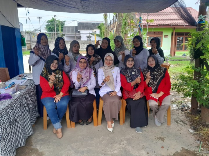 Rabu, 12 Februari 2025, Lurah bersama Ketua TP PKK dan anggota dan Staf menghadiri kegiatan Posyandu lansia Werda Sejahtera Mandiri RT 20 Jalan Ulin Karang Anyar