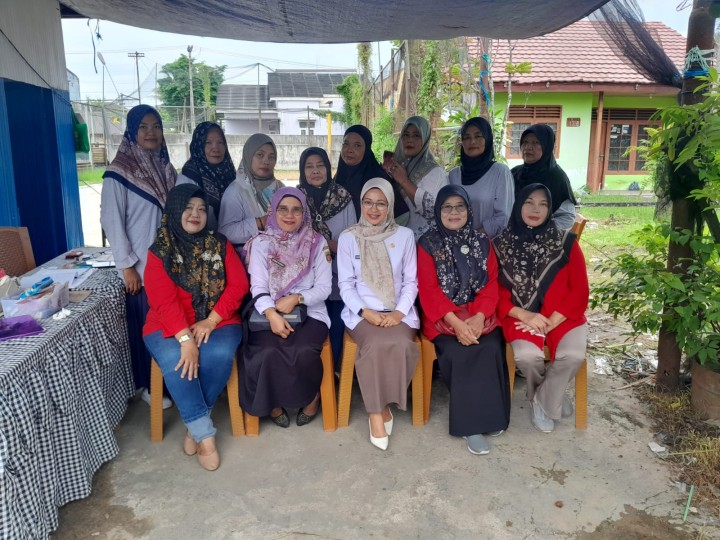 Rabu, 12 Februari 2025, Lurah bersama Ketua TP PKK dan anggota dan Staf menghadiri kegiatan Posyandu lansia Werda Sejahtera Mandiri RT 20 Jalan Ulin Karang Anyar