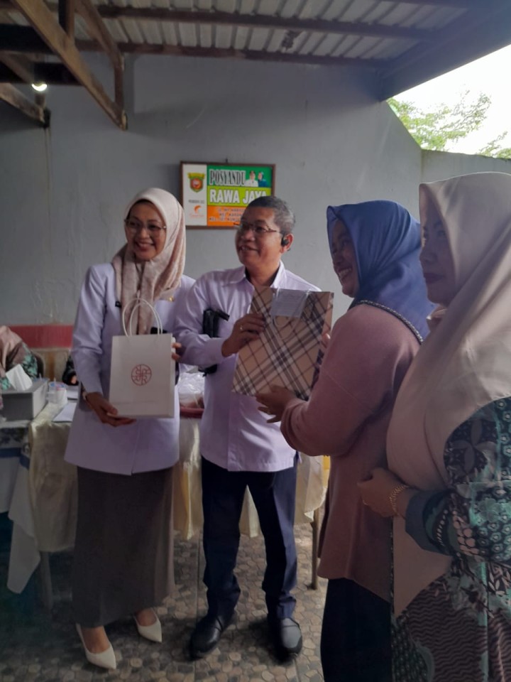Rabu, 12 Februari 2025, Lurah bersama Ketua TP PKK dan Anggota beserta Staf menghadiri kegiatan di Posyandu Balita Rawa Jaya RT 01, 02, 03 di Jalan MT. Haryono.