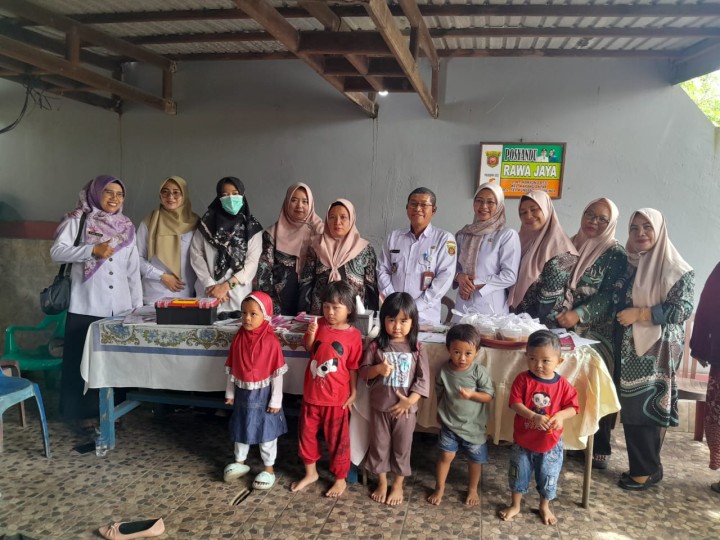Rabu, 12 Februari 2025, Lurah bersama Ketua TP PKK dan Anggota beserta Staf menghadiri kegiatan di Posyandu Balita Rawa Jaya RT 01, 02, 03 di Jalan MT. Haryono.
