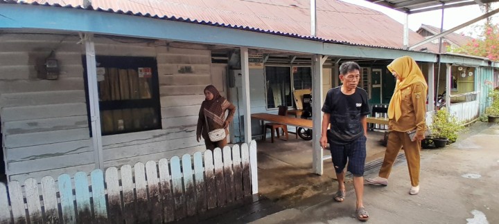 Selasa, 18 Februari 2025, Kunjungan Kasie Pemerintahan beserta Staf ke lokasi pemilihan Ketua RT.014 di Jalan Cendana Gang 017 Karang Anyar.