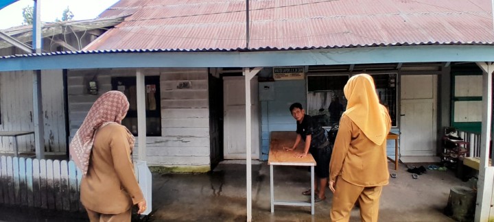 Selasa, 18 Februari 2025, Kunjungan Kasie Pemerintahan beserta Staf ke lokasi pemilihan Ketua RT.014 di Jalan Cendana Gang 017 Karang Anyar.