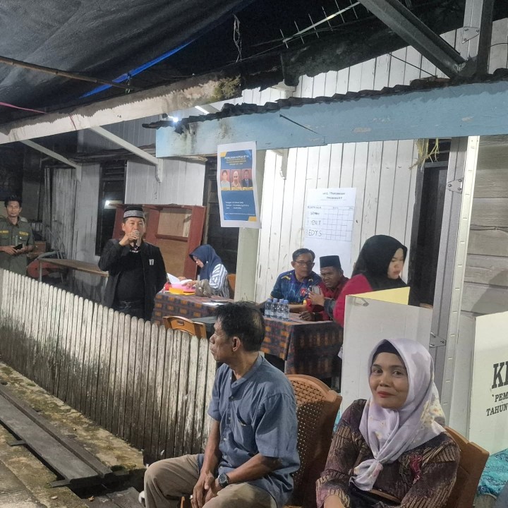 18 Februari 2025 , Lurah beserta Seklur, Kasie Pemerintahan, Staf, Ketua LPM dan FKPM menghadiri sekaligus mengawasi jalannya Pemilihan ketua RT 14 di Jalan Cendana Gang 17, dimana terpilihnya kembali bpk Hemmy sebagai ketua RT 14 masa periode 2025-2030.
