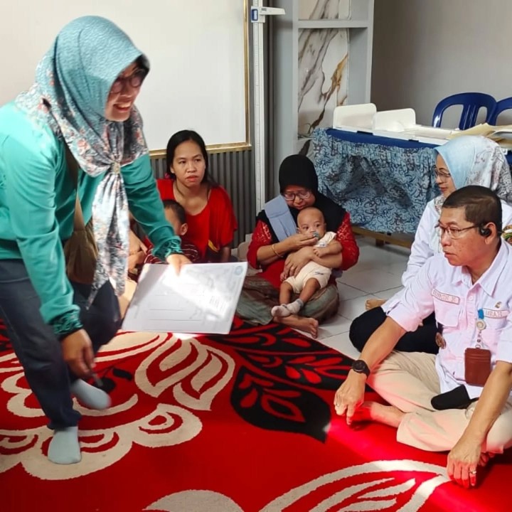 Rabu, 19 Februari 2025, Kunjungan Lurah beserta Ketua dan anggota TP PKK  kel. Karang anyar pada kegiatan rutin bulanan posyandu cempaka kuning RT 17 di Jalan Meranti Gang 1.