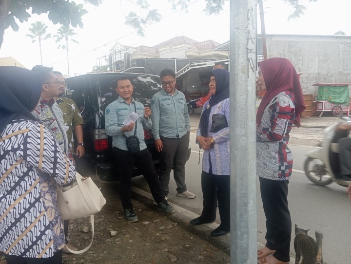 Kamis, 20 Februari 2025, Kasie Ekobang beserta Staf mendampingi Camat Sungai Kunjang beserta tim dari PUPR dan Bapperida Kota Samarinda untuk meninjau lokasi terkait usulan Musrenbang tahun 2026 di wilayah Kelurahan Karang Anyar.