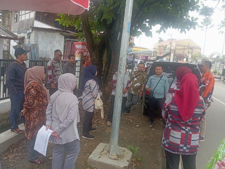 Kamis, 20 Februari 2025, Kasie Ekobang beserta Staf mendampingi Camat Sungai Kunjang beserta tim dari PUPR dan Bapperida Kota Samarinda untuk meninjau lokasi terkait usulan Musrenbang tahun 2026 di wilayah Kelurahan Karang Anyar.