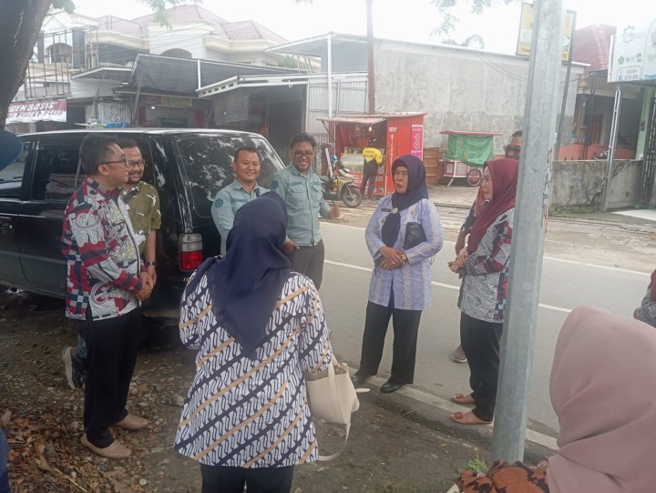 Kamis, 20 Februari 2025, Kasie Ekobang beserta Staf mendampingi Camat Sungai Kunjang beserta tim dari PUPR dan Bapperida Kota Samarinda untuk meninjau lokasi terkait usulan Musrenbang tahun 2026 di wilayah Kelurahan Karang Anyar.