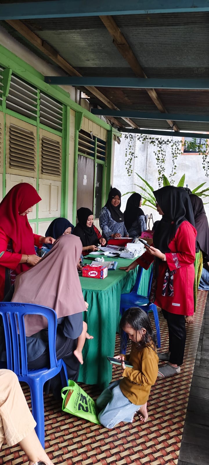 Kamis, 20 Februari 2025, Lurah beserta Ketua TP PKK dan anggota PKK Karang Anyar melakukan kunjungan ke Posyandu RT.012 dan 013 Karang Anyar.